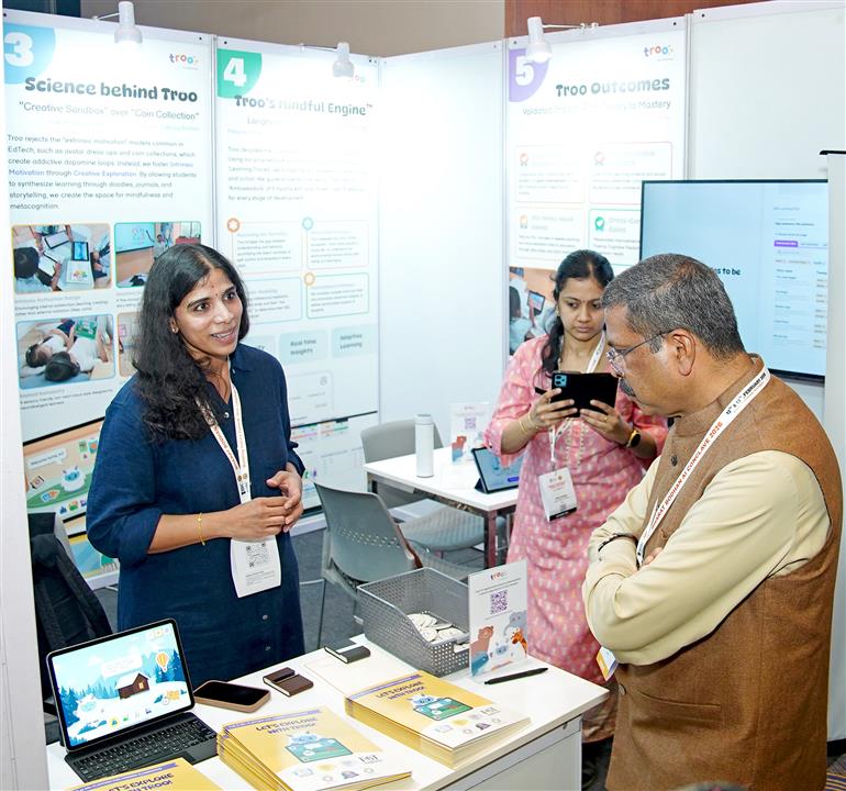 केंद्रीय शिक्षा मंत्री श्री धर्मेंद्र प्रधान ने 12 फ़रवरी 2026 को नई दिल्ली स्थित भारत मंडपम में आयोजित ‘भारत बोधन एआई कॉन्क्लेव–2026’ में आयोजित प्रदर्शनी का अवलोकन किया।