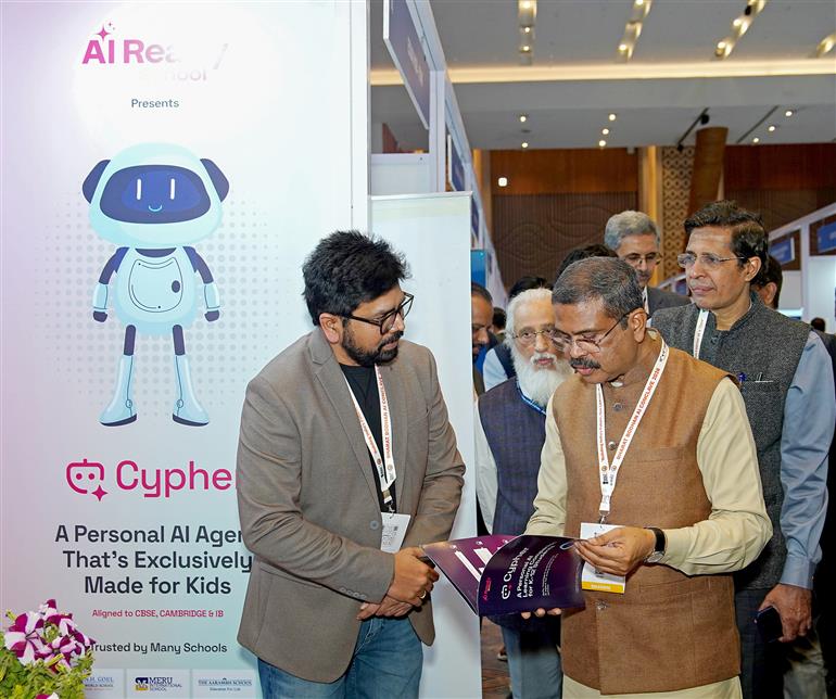 केंद्रीय शिक्षा मंत्री श्री धर्मेंद्र प्रधान ने 12 फ़रवरी 2026 को नई दिल्ली स्थित भारत मंडपम में आयोजित ‘भारत बोधन एआई कॉन्क्लेव–2026’ में आयोजित प्रदर्शनी का अवलोकन किया।