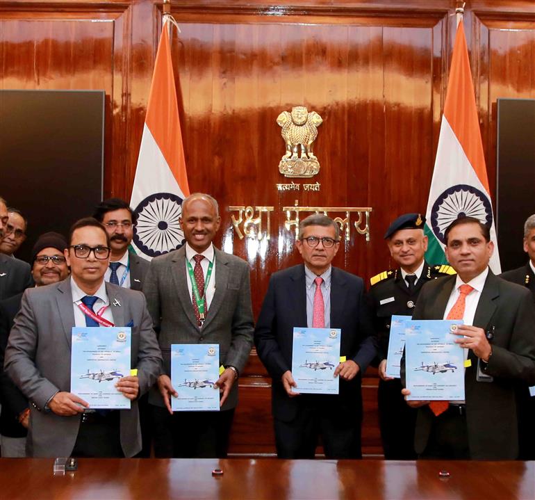 रक्षा सचिव श्री राजेश कुमार सिंह ने 12 फ़रवरी 2026 को नई दिल्ली में भारतीय तटरक्षक बल (आईसीजी) के लिए ऑपरेशनल रोल उपकरणों सहित आठ डॉर्नियर 228 विमान के अधिग्रहण हेतु हिंदुस्तान एयरोनॉटिक्स लिमिटेड (एचएएल), ट्रांसपोर्ट एयरक्राफ्ट डिविजन, कानपुर के साथ एक अनुबंध पर हस्ताक्षर किए।