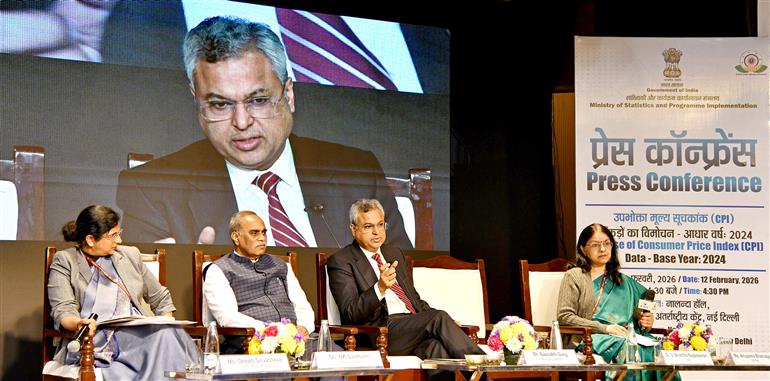 सांख्यिकी एवं कार्यक्रम कार्यान्वयन मंत्रालय के सचिव डॉ. सौरभ गर्ग ने 12 फ़रवरी 2026 को नई दिल्ली में उपभोक्ता मूल्य सूचकांक (सीपीआई) आंकड़े- आधार वर्ष 2024 जारी करने के संबंध में आयोजित प्रेस कॉन्फ्रेंस को संबोधित किया।