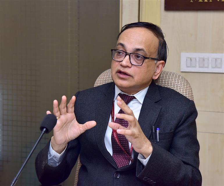 रसायन एवं उर्वरक मंत्रालय के उर्वरक विभाग के सचिव श्री रजत कुमार मिश्रा ने 13 फरवरी 2026 को नई दिल्ली में ‘पद्मश्री’ सम्मान प्राप्त शख्सियतों से संवाद किया।