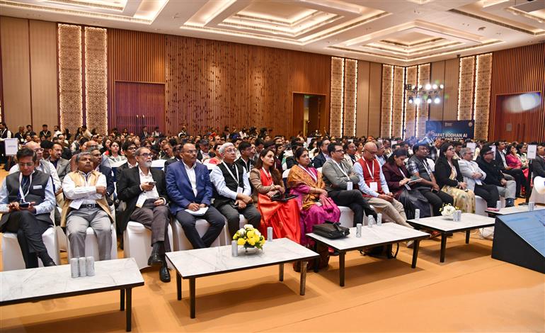 13 फरवरी 2026 को नई दिल्ली में शिक्षा मंत्रालय के तहत आयोजित ‘भारत बोधन एआई कॉन्क्लेव 2026’ से पहले आयोजित मीडिया राउंडटेबल संवाद की झलकियाँ।