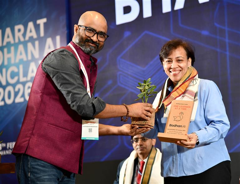 13 फरवरी 2026 को नई दिल्ली में शिक्षा मंत्रालय के तहत आयोजित ‘भारत बोधन एआई कॉन्क्लेव 2026’ से पहले आयोजित मीडिया राउंडटेबल संवाद की झलकियाँ।