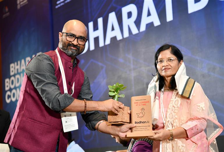 13 फरवरी 2026 को नई दिल्ली में शिक्षा मंत्रालय के तहत आयोजित ‘भारत बोधन एआई कॉन्क्लेव 2026’ से पहले आयोजित मीडिया राउंडटेबल संवाद की झलकियाँ।