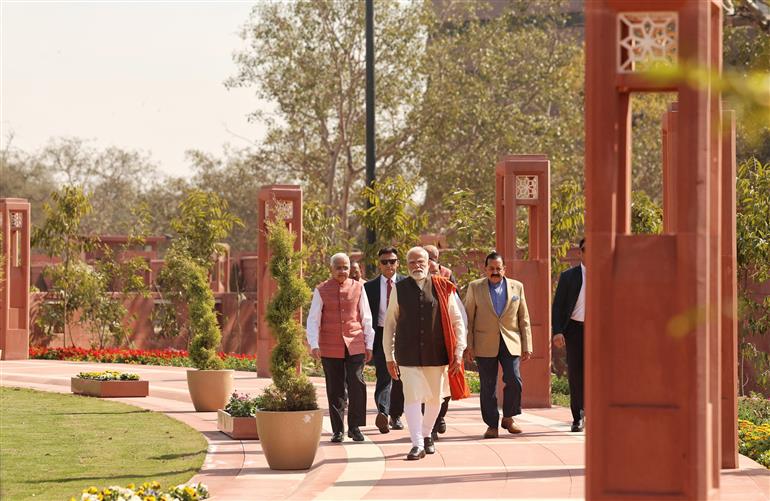 प्रधानमंत्री श्री नरेन्द्र मोदी ने 13 फरवरी 2026 को नई दिल्ली के सेवा तीर्थ में आयोजित सार्वजनिक कार्यक्रम में शिरकत की।
