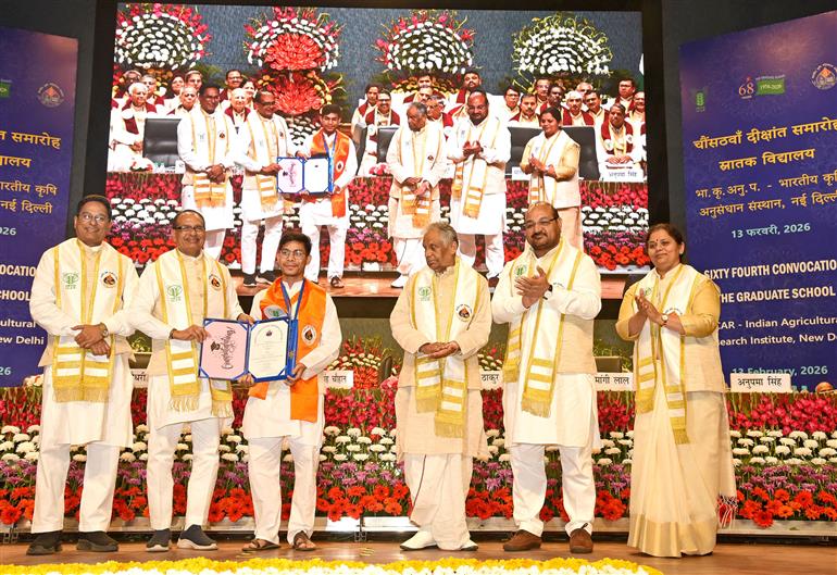 केंद्रीय कृषि एवं किसान कल्याण तथा ग्रामीण विकास मंत्री श्री शिवराज सिंह चौहान ने 13 फरवरी 2026 को नई दिल्ली स्थित भारत रत्न सी. सुब्रमण्यम सभागार में आयोजित भारतीय कृषि अनुसंधान परिषद- भारतीय कृषि अनुसंधान संस्थान के 64वें दीक्षांत समारोह को संबोधित किया।