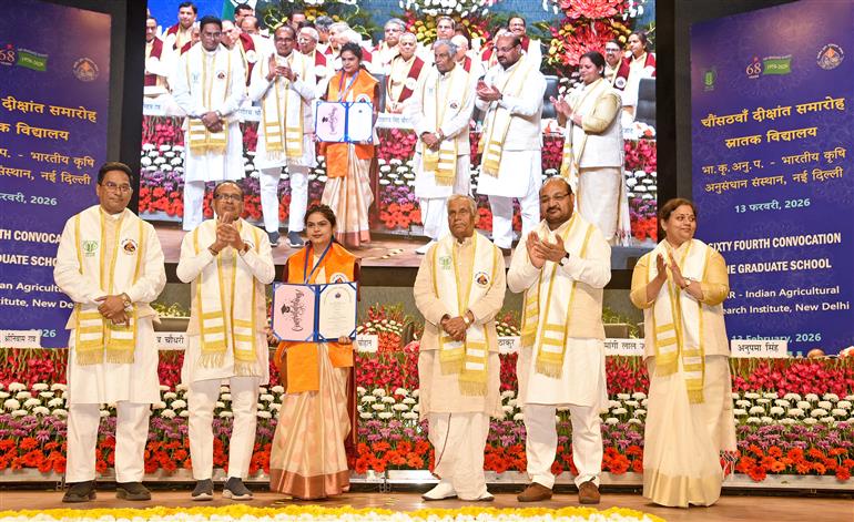 केंद्रीय कृषि एवं किसान कल्याण तथा ग्रामीण विकास मंत्री श्री शिवराज सिंह चौहान ने 13 फरवरी 2026 को नई दिल्ली स्थित भारत रत्न सी. सुब्रमण्यम सभागार में आयोजित भारतीय कृषि अनुसंधान परिषद- भारतीय कृषि अनुसंधान संस्थान के 64वें दीक्षांत समारोह को संबोधित किया।