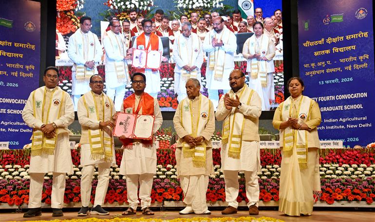 केंद्रीय कृषि एवं किसान कल्याण तथा ग्रामीण विकास मंत्री श्री शिवराज सिंह चौहान ने 13 फरवरी 2026 को नई दिल्ली स्थित भारत रत्न सी. सुब्रमण्यम सभागार में आयोजित भारतीय कृषि अनुसंधान परिषद- भारतीय कृषि अनुसंधान संस्थान के 64वें दीक्षांत समारोह को संबोधित किया।