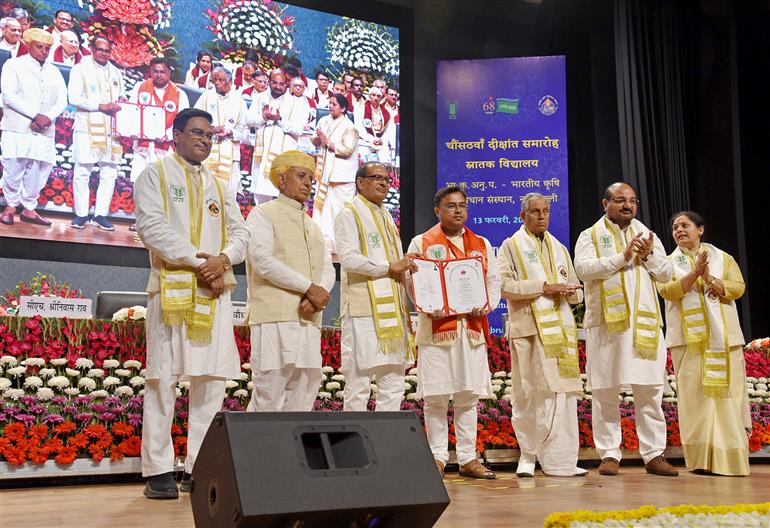 केंद्रीय कृषि एवं किसान कल्याण तथा ग्रामीण विकास मंत्री श्री शिवराज सिंह चौहान ने 13 फरवरी 2026 को नई दिल्ली स्थित भारत रत्न सी. सुब्रमण्यम सभागार में आयोजित भारतीय कृषि अनुसंधान परिषद- भारतीय कृषि अनुसंधान संस्थान के 64वें दीक्षांत समारोह को संबोधित किया।