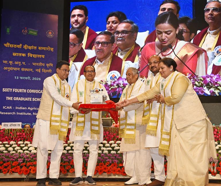 केंद्रीय कृषि एवं किसान कल्याण तथा ग्रामीण विकास मंत्री श्री शिवराज सिंह चौहान ने 13 फरवरी 2026 को नई दिल्ली स्थित भारत रत्न सी. सुब्रमण्यम सभागार में आयोजित भारतीय कृषि अनुसंधान परिषद- भारतीय कृषि अनुसंधान संस्थान के 64वें दीक्षांत समारोह को संबोधित किया।