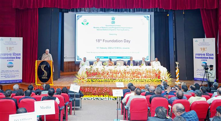 सांख्यिकी एवं कार्यक्रम कार्यान्वयन (स्वतंत्र प्रभार), योजना (स्वतंत्र प्रभार) तथा संस्कृति राज्य मंत्री श्री राव इंद्रजीत सिंह 13 फरवरी 2026 को उत्तर प्रदेश के ग्रेटर नोएडा में सांख्यिकी एवं कार्यक्रम कार्यान्वयन मंत्रालय के राष्ट्रीय सांख्यिकीय प्रणाली प्रशिक्षण अकादमी के 18वें स्थापना दिवस समारोह को संबोधित करते हुए।