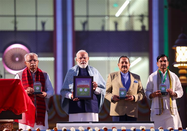 प्रधानमंत्री श्री नरेन्द्र मोदी ने 13 फरवरी 2026 को नई दिल्ली में सेवा तीर्थ में आयोजित सार्वजनिक कार्यक्रम में शिरकत की।