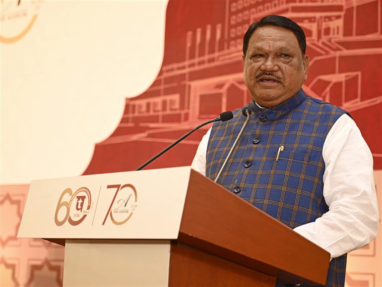 केंद्रीय जनजातीय मामलों के मंत्री श्री जुएल उरांव ने 13 फरवरी 2026 को नई दिल्ली स्थित द अशोक के कन्वेंशन हॉल में आयोजित एक कार्यक्रम को संबोधित किया। यह कार्यक्रम भारत पर्यटन विकास निगम (आईटीडीसी) के 60 वर्ष और द अशोक के 70 वर्ष पूर्ण होने के उपलक्ष्य में यात्रा, पर्यटन और आतिथ्य सेवा के क्षेत्र में उनके विशिष्ट योगदान को याद करने के लिए आयोजित किया गया था।