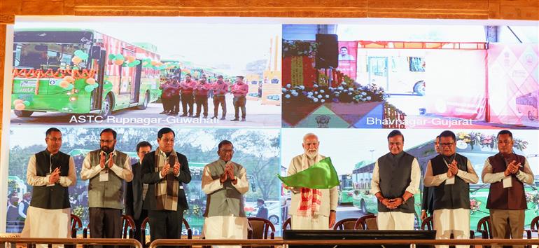 प्रधानमंत्री श्री नरेन्द्र मोदी 14 फरवरी 2026 को असम के लाचित घाट (गुवाहाटी) में विभिन्न परियोजनाओं का उद्घाटन और शुभारंभ (फ्लैग-ऑफ) किया।