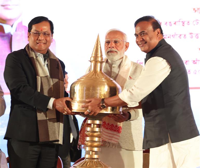 प्रधानमंत्री श्री नरेन्द्र मोदी 14 फरवरी 2026 को असम के लाचित घाट (गुवाहाटी) में विभिन्न परियोजनाओं के उद्घाटन और शुभारंभ (फ्लैग-ऑफ) समारोह में शामिल हुए।