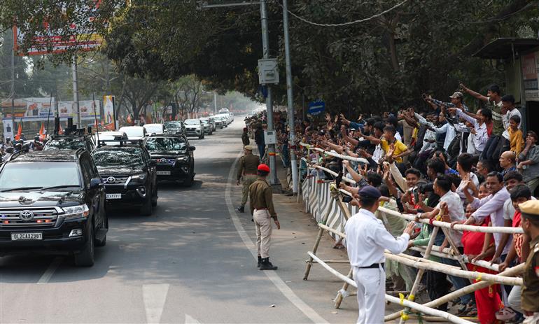प्रधानमंत्री श्री नरेन्द्र मोदी का 14 फरवरी 2026 को असम के गुवाहाटी पहुंचने पर लोगों द्वारा गर्मजोशी से स्वागत किया गया।