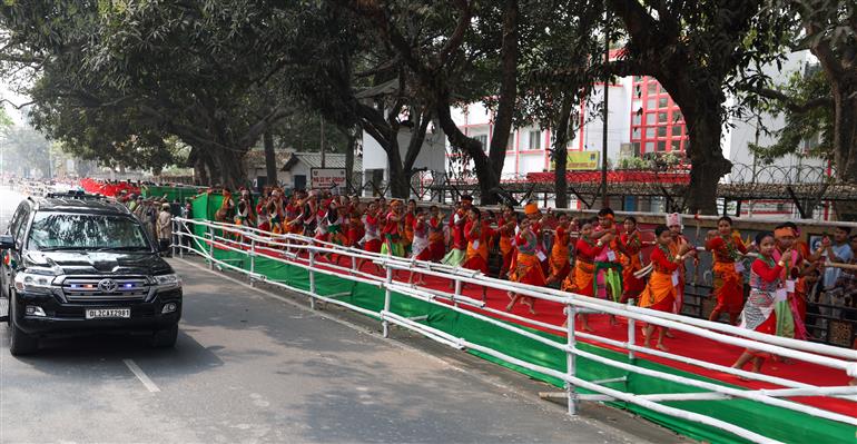 प्रधानमंत्री श्री नरेन्द्र मोदी का 14 फरवरी 2026 को असम के गुवाहाटी पहुंचने पर लोगों द्वारा गर्मजोशी से स्वागत किया गया।