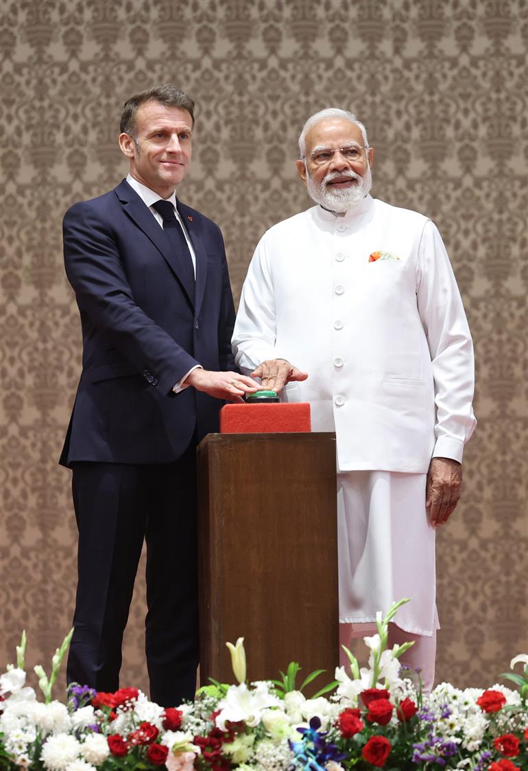 प्रधानमंत्री श्री नरेन्द्र मोदी 17 फरवरी, 2026 को महाराष्ट्र के मुंबई में फ्रांस के राष्ट्रपति श्री इमैनुएल मैक्रों के साथ संयुक्त प्रेस वार्ता में शामिल हुए।