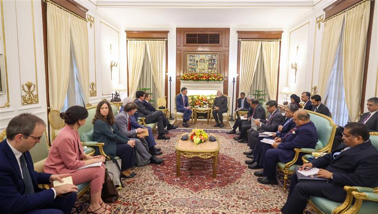 प्रधानमंत्री श्री नरेन्द्र मोदी 18 फरवरी, 2026 को नई दिल्ली में स्पेन के राष्ट्रपति श्री पेड्रो सांचेज़ से मुलाकात करते हुए।