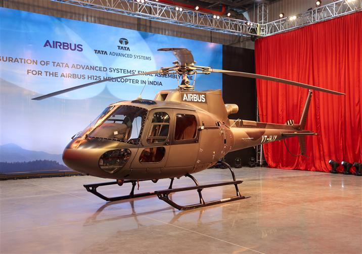 केंद्रीय रक्षा मंत्री श्री राजनाथ सिंह 17 फरवरी, 2026 को कर्नाटक के वेमगल में एयरबस एच125 हेलीकॉप्टर के लिए टाटा एडवांस्ड सिस्टम्स की फाइनल असेंबली लाइन के उद्घाटन के अवसर पर उपस्थित हैं।