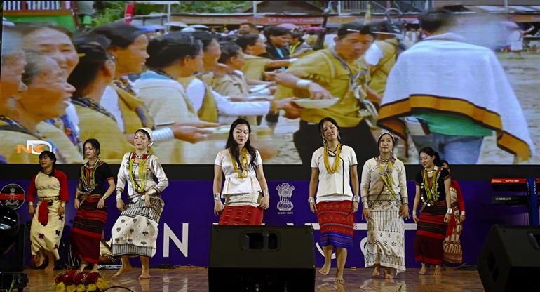 19 फरवरी, 2026 को दिल्ली कैंट के मानेकशॉ सेंटर में नॉर्थ ईस्ट एसोसिएशन फॉर सोशल वेलफेयर फाउंडेशन के सहयोग से असम राइफल्स द्वारा आयोजित 'यूनिटी उत्सव 2.0 - एक राष्ट्र, एक सपना' कार्यक्रम के दौरान सांस्कृतिक प्रस्तुति की झलकियां। इस अवसर पर केंद्रीय गृह राज्य मंत्री श्री नित्यानंद राय भी उपस्थित हैं।