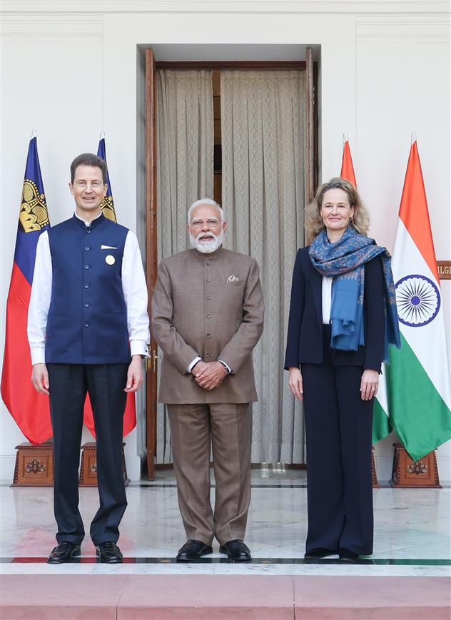 प्रधानमंत्री श्री नरेन्द्र मोदी 20 फरवरी, 2026 को नई दिल्ली स्थित हैदराबाद हाउस में इंडिया एआई इम्पैक्ट समिट-2026 के अवसर पर लिकटेंस्टीन के महामहिम वंशानुगत प्रिंस एलोइस के साथ बैठक करते हुए।:Prime Minister