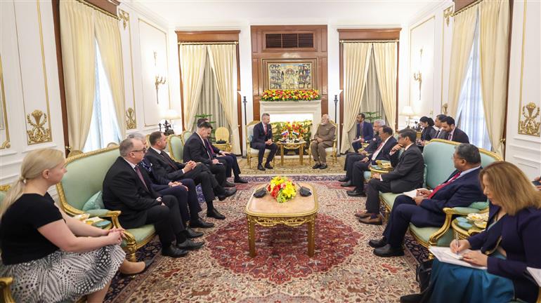 प्रधानमंत्री श्री नरेन्द्र मोदी 20 फरवरी, 2026 को नई दिल्ली स्थित हैदराबाद हाउस में स्लोवाक गणराज्य के राष्ट्रपति श्री पीटर पेलेग्रिनी से मुलाकात करते हुए।