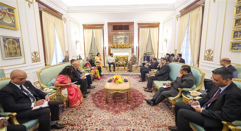 प्रधानमंत्री श्री नरेन्द्र मोदी 20 फरवरी, 2026 को नई दिल्ली स्थित हैदराबाद हाउस में श्रीलंका के राष्ट्रपति श्री अनुरा कुमार दिसानायके से मुलाकात करते हुए।
