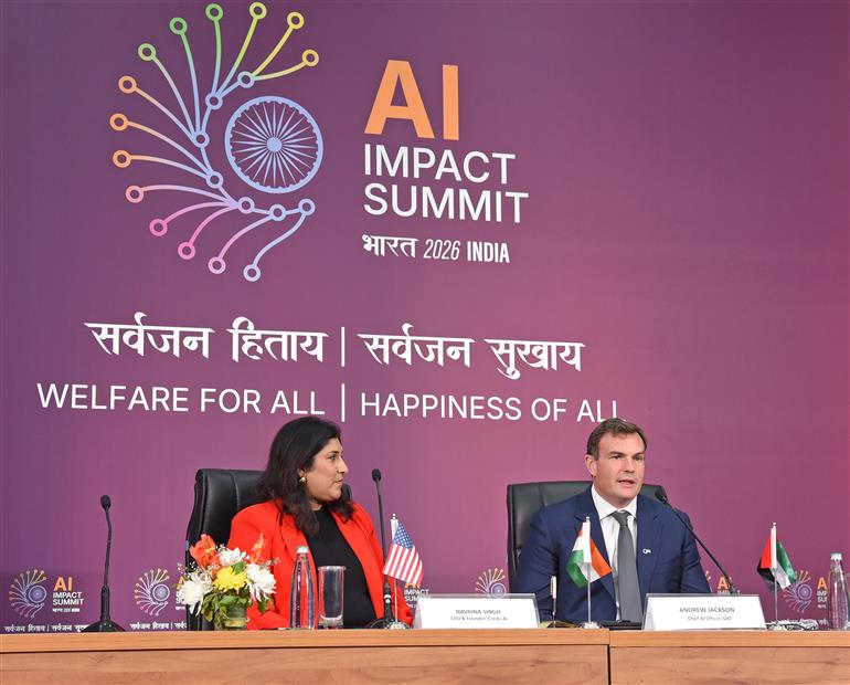 G42 और क्रेडो एआई ने 20 फरवरी, 2026 को नई दिल्ली स्थित भारत मंडपम में इंडिया एआई इम्पैक्ट समिट 2026 के दौरान एक समझौता ज्ञापन पर हस्ताक्षर किए।