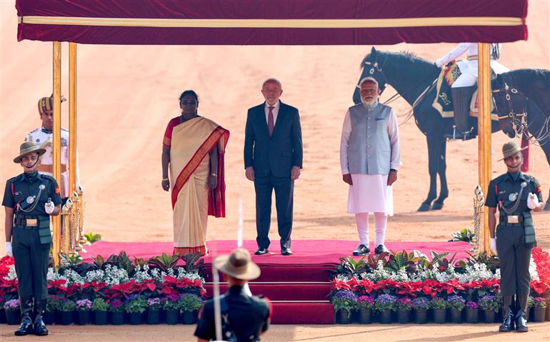 प्रधानमंत्री श्री नरेन्द्र मोदी 21 फरवरी, 2026 को नई दिल्ली स्थित राष्ट्रपति भवन में ब्राजील के राष्ट्रपति श्री लुइज इनासियो लूला डा सिल्वा के औपचारिक स्वागत समारोह में शामिल हुए।
