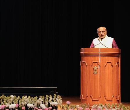 उपराष्ट्रपति श्री सी. पी. राधाकृष्णन 23 फरवरी, 2026 को नई दिल्ली स्थित राष्ट्रपति भवन में आयोजित 'राजाजी उत्सव' को संबोधित करते हुए।