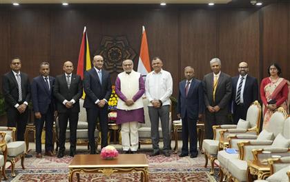 गुयाना के उपराष्ट्रपति महामहिम डॉ. भरत जगदेव 23 फरवरी, 2026 को नई दिल्ली स्थित उपराष्ट्रपति भवन में उपराष्ट्रपति श्री सी.पी. राधाकृष्णन से मुलाकात करते हुए।