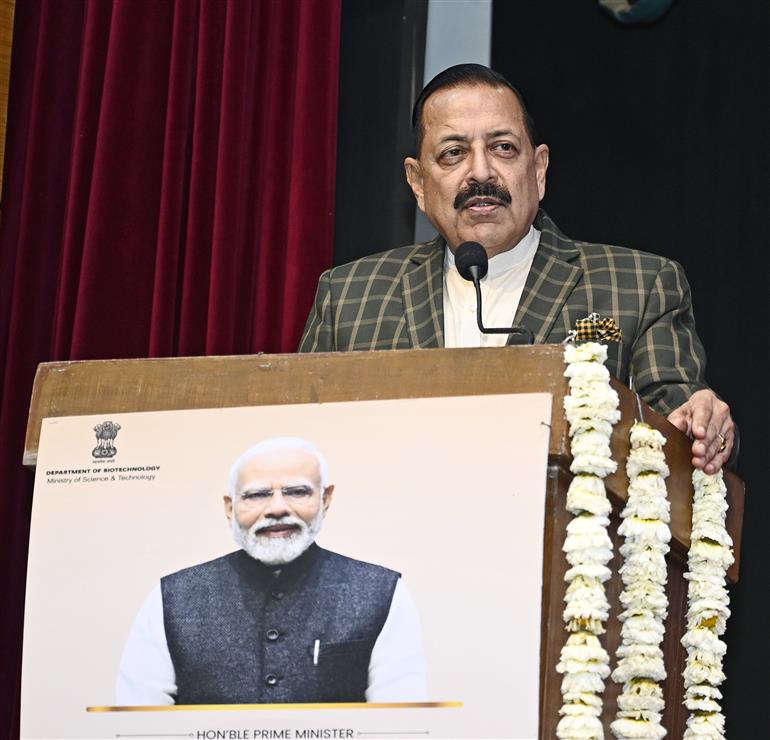 केन्द्रीय विज्ञान और प्रौद्योगिकी राज्य मंत्री (स्वतंत्र प्रभार), पृथ्वी विज्ञान (स्वतंत्र प्रभार), प्रधानमंत्री कार्यालय, कार्मिक, लोक शिकायत और पेंशन, परमाणु ऊर्जा और अंतरिक्ष विभाग राज्य मंत्री डॉ. जितेंद्र सिंह 24 फरवरी, 2026 को नई दिल्ली में विज्ञान एवं प्रौद्योगिकी मंत्रालय के जैव प्रौद्योगिकी विभाग के 40वें स्थापना दिवस समारोह को संबोधित करते हुए।
