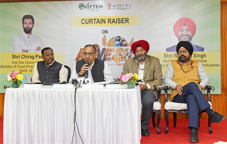 खाद्य प्रसंस्करण उद्योग मंत्रालय के सचिव श्री अविनाश जोशी 24 फरवरी, 2026 को नई दिल्ली में "उभरते और सतत स्वास्थ्यवर्धक खाद्य पदार्थों के लिए उन्नत अगली पीढ़ी के दृष्टिकोण (एएनवीईएसएच-2026)" पर एक कर्टेन रेज़र प्रेस कॉन्फ्रेंस को संबोधित करते हुए।