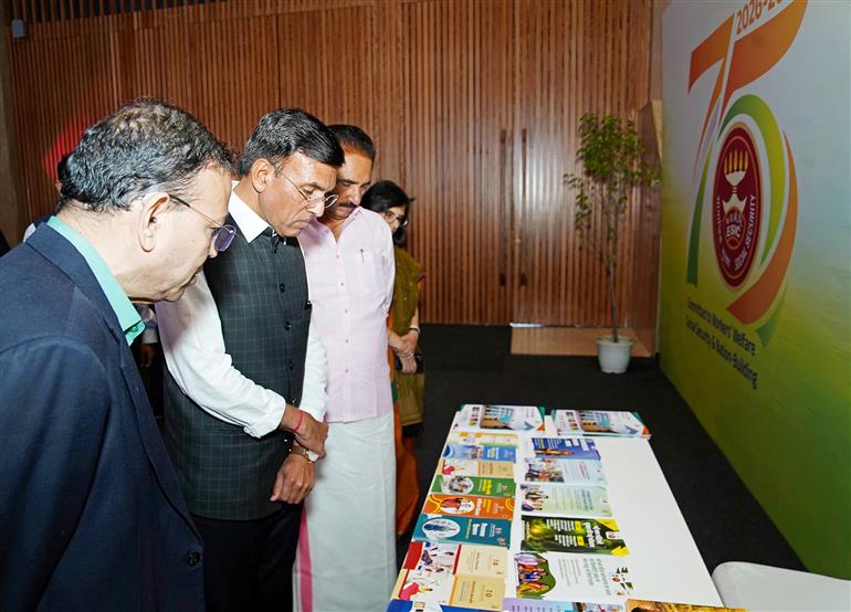 केंद्रीय श्रम एवं रोजगार और युवा कार्यक्रम एवं खेल मंत्री डॉ. मनसुख मांडविया 24 फरवरी, 2026 को नई दिल्ली में कर्मचारी राज्य बीमा निगम (ईएसआईसी) के 75वें स्थापना दिवस समारोह में शामिल हुए।
