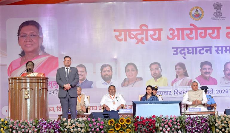 राष्ट्रपति श्रीमती द्रौपदी मुर्मु 25 फरवरी, 2026 को महाराष्ट्र के बुलढाणा में 'राष्ट्रीय आरोग्य मेला 2026' को संबोधित करती हुईं।