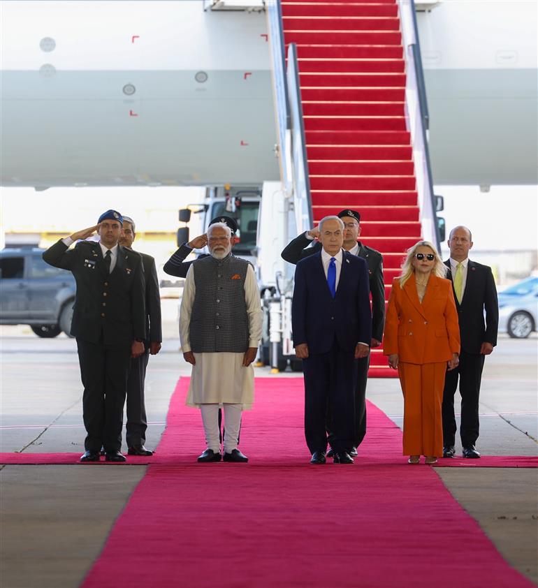 प्रधानमंत्री श्री नरेन्द्र मोदी 25 फरवरी, 2026 को इजरायल के बेन गुरियन अंतर्राष्ट्रीय हवाई अड्डे पर पहुंचे।