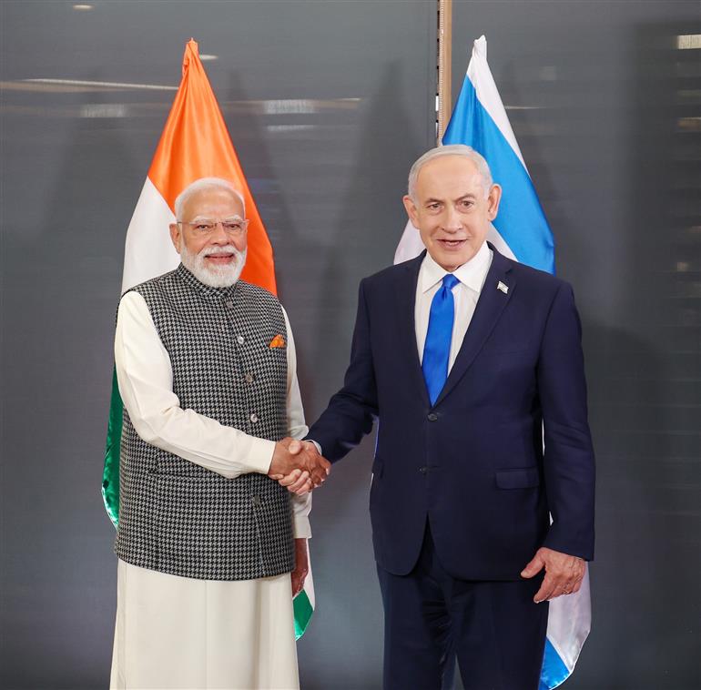 प्रधानमंत्री श्री नरेन्द्र मोदी 25 फरवरी, 2026 को इजरायल में इजरायल के प्रधानमंत्री श्री बेंजामिन नेतन्याहू से मुलाकात करते हुए।