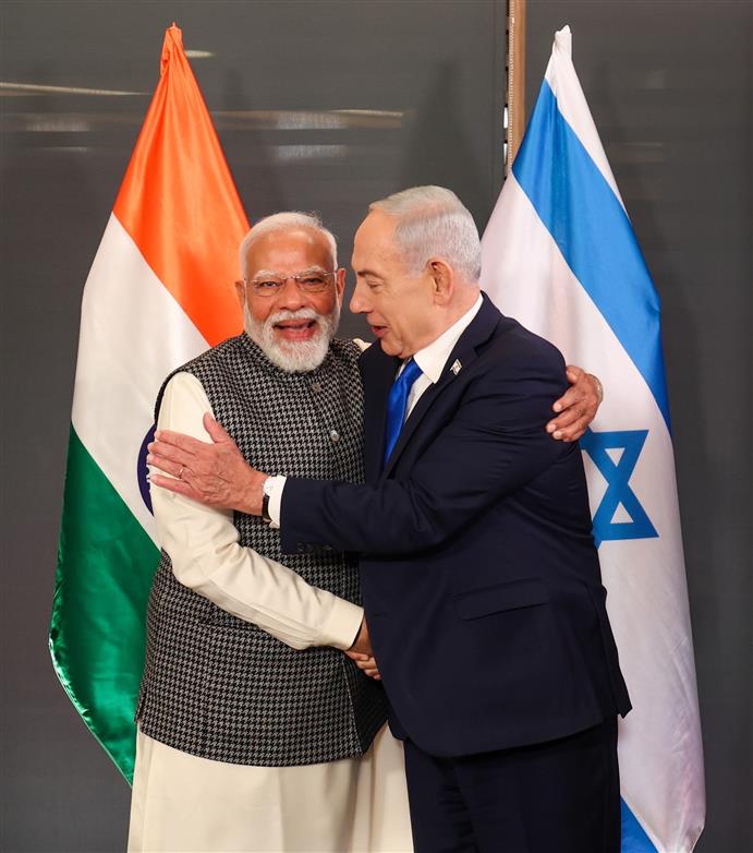 प्रधानमंत्री श्री नरेन्द्र मोदी 25 फरवरी, 2026 को इजरायल में इजरायल के प्रधानमंत्री श्री बेंजामिन नेतन्याहू से मुलाकात करते हुए।