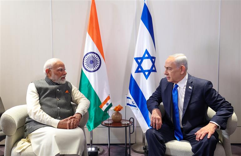 प्रधानमंत्री श्री नरेन्द्र मोदी 25 फरवरी, 2026 को इजरायल में इजरायल के प्रधानमंत्री श्री बेंजामिन नेतन्याहू से मुलाकात करते हुए।
:Prime Minister