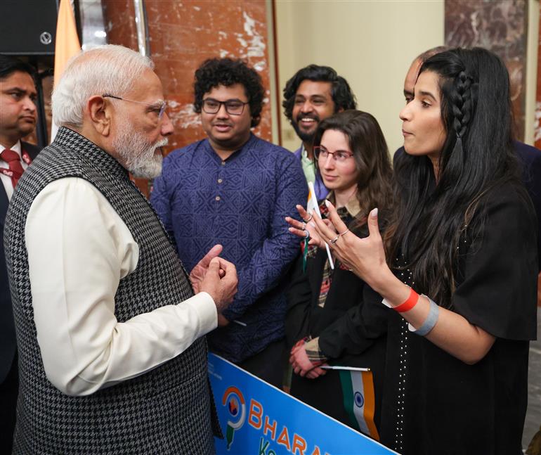 प्रधानमंत्री श्री नरेन्द्र मोदी का 25 फरवरी, 2026 को इजरायल के किंग डेविड होटल में भारतीय समुदाय ने उत्साह के साथ स्वागत किया।
:Prime Minister