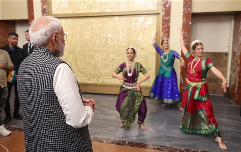 प्रधानमंत्री श्री नरेन्द्र मोदी का 25 फरवरी, 2026 को इजरायल के किंग डेविड होटल में भारतीय समुदाय ने उत्साह के साथ स्वागत किया।
:Prime Minister