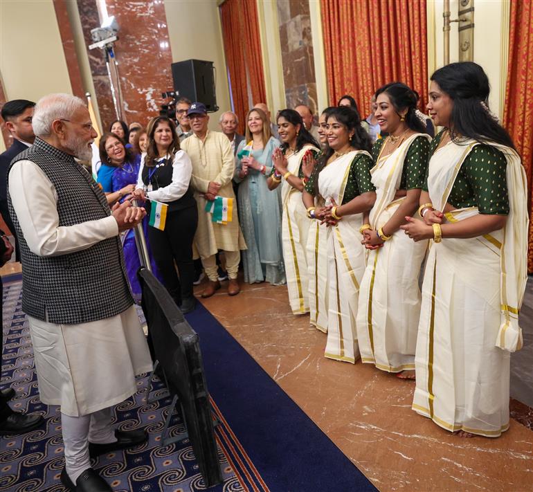 प्रधानमंत्री श्री नरेन्द्र मोदी का 25 फरवरी, 2026 को इजरायल के किंग डेविड होटल में भारतीय समुदाय ने उत्साह के साथ स्वागत किया।
:Prime Minister