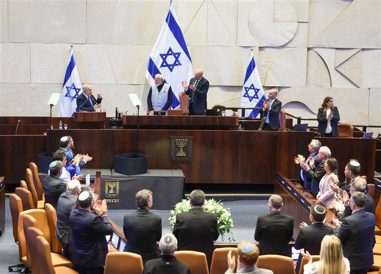 प्रधानमंत्री श्री नरेन्द्र मोदी का 25 फरवरी, 2026 को इजरायल की संसद नेसेट पहुंचने पर भव्य स्वागत किया गया।
:Prime Minister