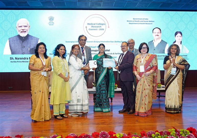 केंद्रीय स्वास्थ्य एवं परिवार कल्याण राज्य मंत्री श्रीमती अनुप्रिया पटेल 26 फरवरी, 2026 को नई दिल्ली में सुषमा स्वराज भवन में स्वास्थ्य एवं परिवार कल्याण मंत्रालय के स्वास्थ्य अनुसंधान विभाग (डीएचआर) द्वारा आयोजित "मेडिकल कॉलेज रिसर्च कनेक्ट 2026" के उद्घाटन सत्र में शामिल हुईं।