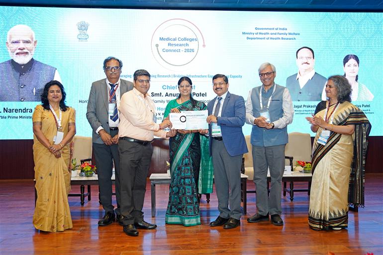 केंद्रीय स्वास्थ्य एवं परिवार कल्याण राज्य मंत्री श्रीमती अनुप्रिया पटेल 26 फरवरी, 2026 को नई दिल्ली में सुषमा स्वराज भवन में स्वास्थ्य एवं परिवार कल्याण मंत्रालय के स्वास्थ्य अनुसंधान विभाग (डीएचआर) द्वारा आयोजित "मेडिकल कॉलेज रिसर्च कनेक्ट 2026" के उद्घाटन सत्र में शामिल हुईं।