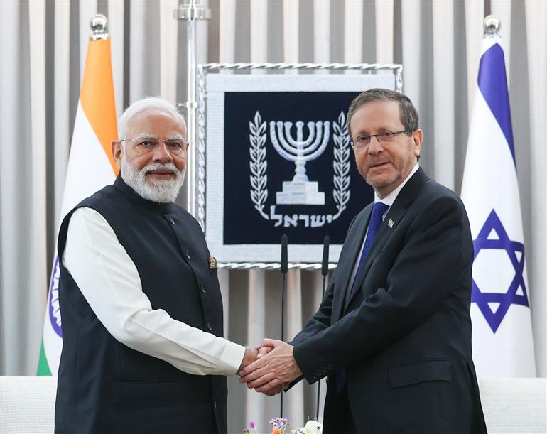 प्रधानमंत्री श्री नरेन्द्र मोदी 26 फरवरी, 2026 को इजरायल के यरुशलम में इजरायल के राष्ट्रपति श्री इसाक हर्जोग के साथ द्विपक्षीय बैठक करते हुए।