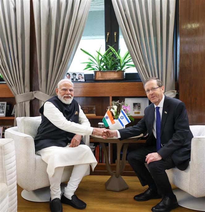 प्रधानमंत्री श्री नरेन्द्र मोदी 26 फरवरी, 2026 को इजरायल के यरुशलम में इजरायल के राष्ट्रपति श्री इसाक हर्जोग के साथ द्विपक्षीय बैठक करते हुए।