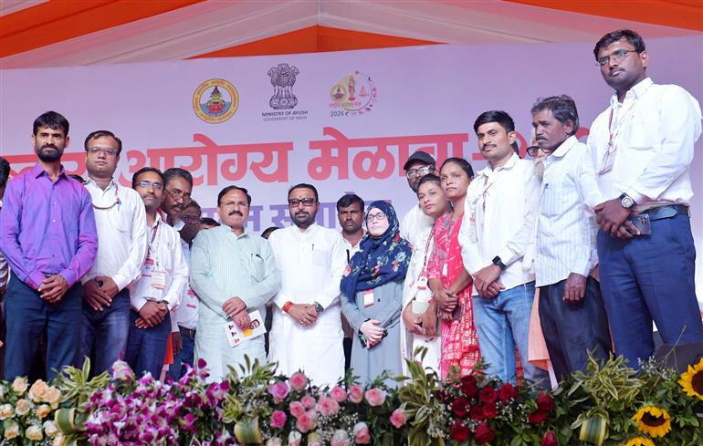 केंद्रीय आयुष राज्य मंत्री (स्वतंत्र प्रभार) और स्वास्थ्य एवं परिवार कल्याण राज्य मंत्री श्री प्रतापराव जाधव 26 फरवरी, 2026 को महाराष्ट्र के बुलढाणा के शेगांव में राष्ट्रीय आरोग्य मेला 2026 में शामिल हुए।