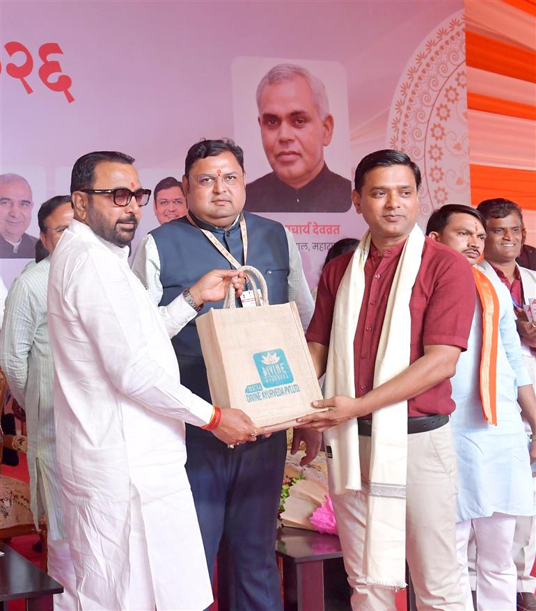 केंद्रीय आयुष राज्य मंत्री (स्वतंत्र प्रभार) और स्वास्थ्य एवं परिवार कल्याण राज्य मंत्री श्री प्रतापराव जाधव 26 फरवरी, 2026 को महाराष्ट्र के बुलढाणा के शेगांव में राष्ट्रीय आरोग्य मेला 2026 में शामिल हुए।